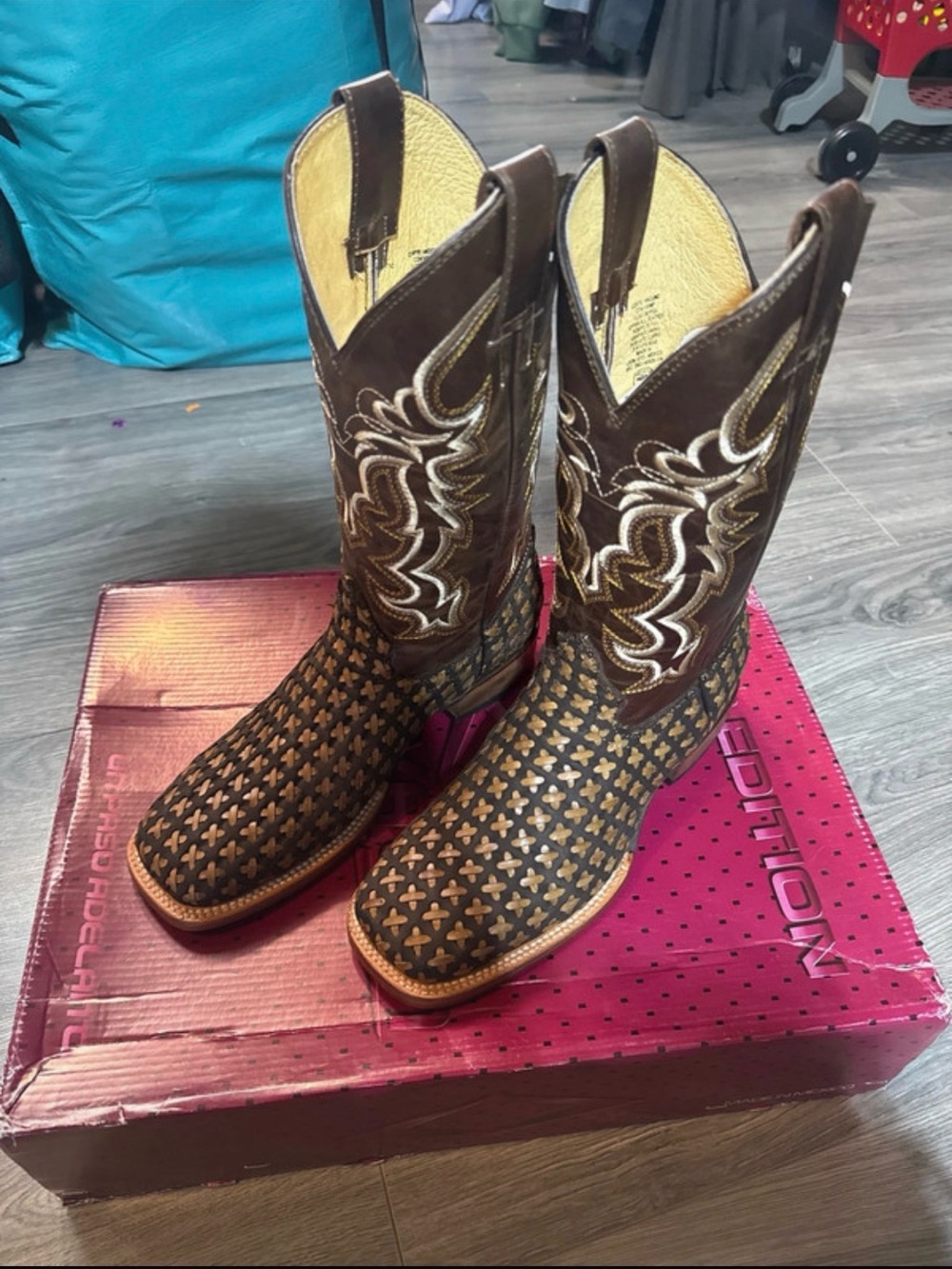 Women's Brown Embroidered Western Heeled Boots